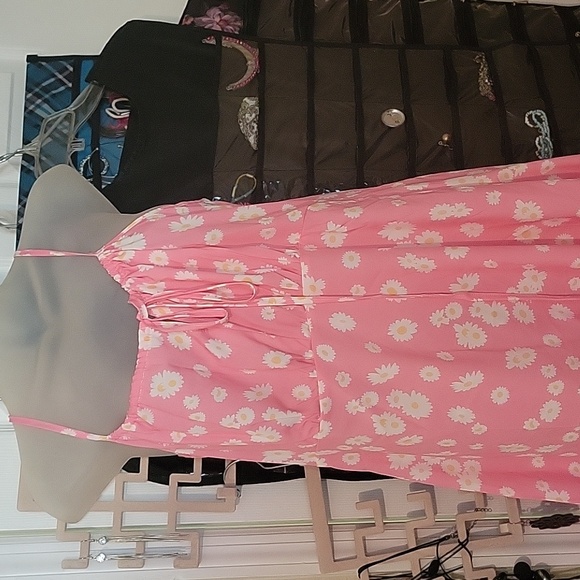 Dress - Picture 3 of 4